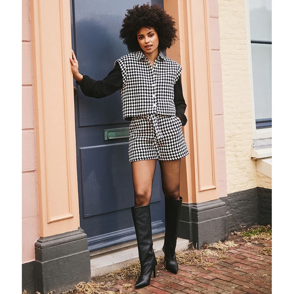 Short Jianna Zwart 1 Short Jianna Zwart 1