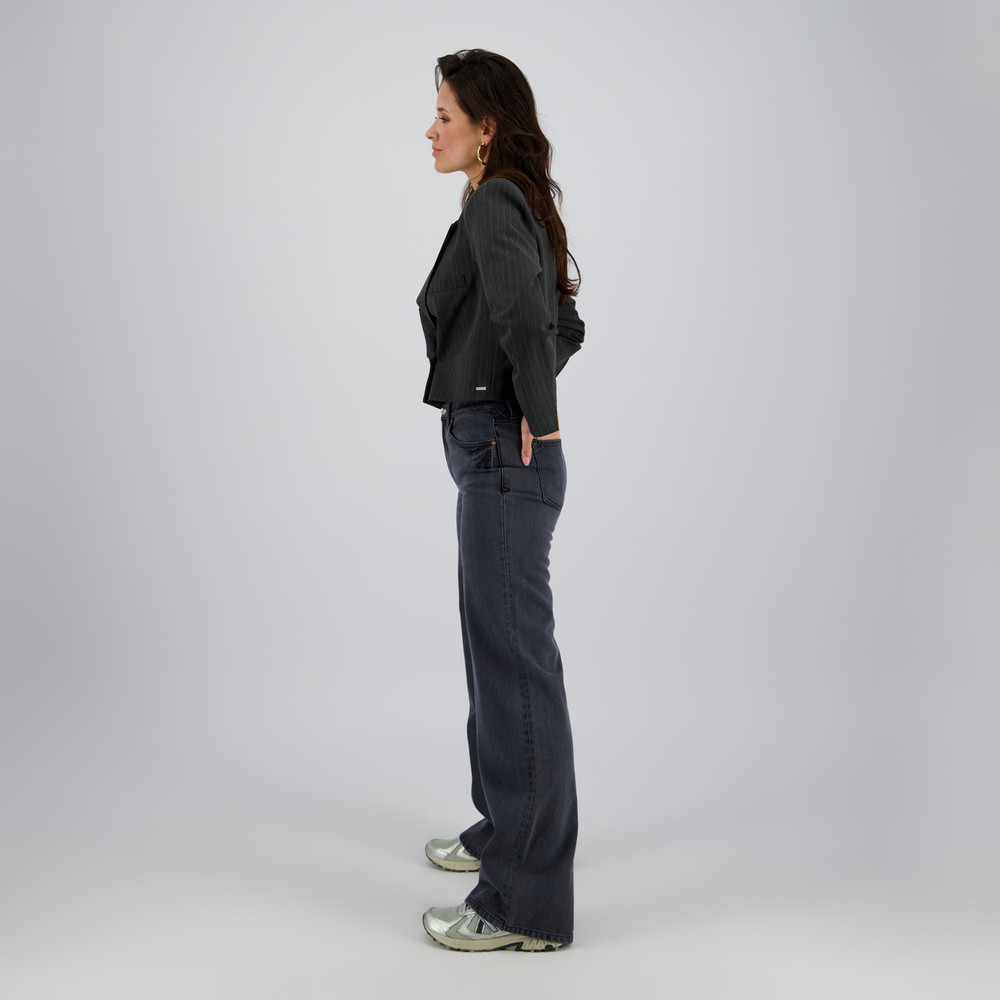 Sky Zwart 1 Sky Zwart 1