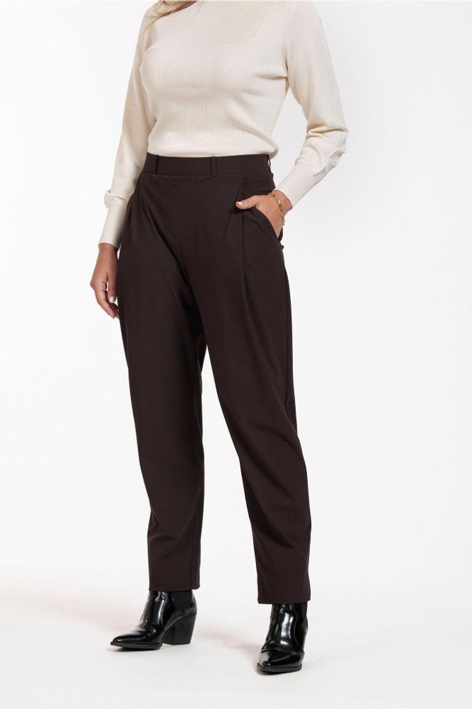 Willa carrot trousers Bruin 1 Willa carrot trousers Bruin 1