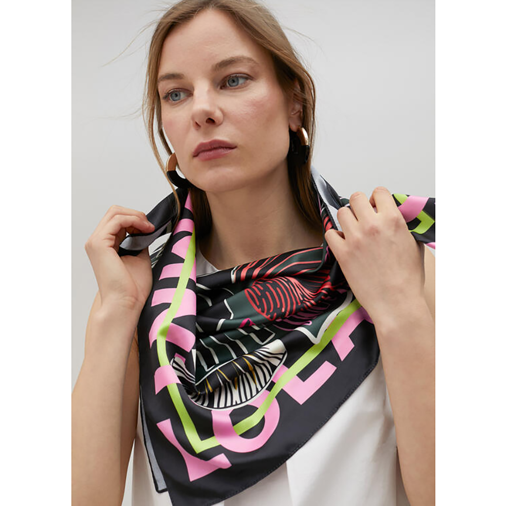 Satijnen sjaal met weelderige bladeren Multi Satijnen sjaal met weelderige bladeren Multi