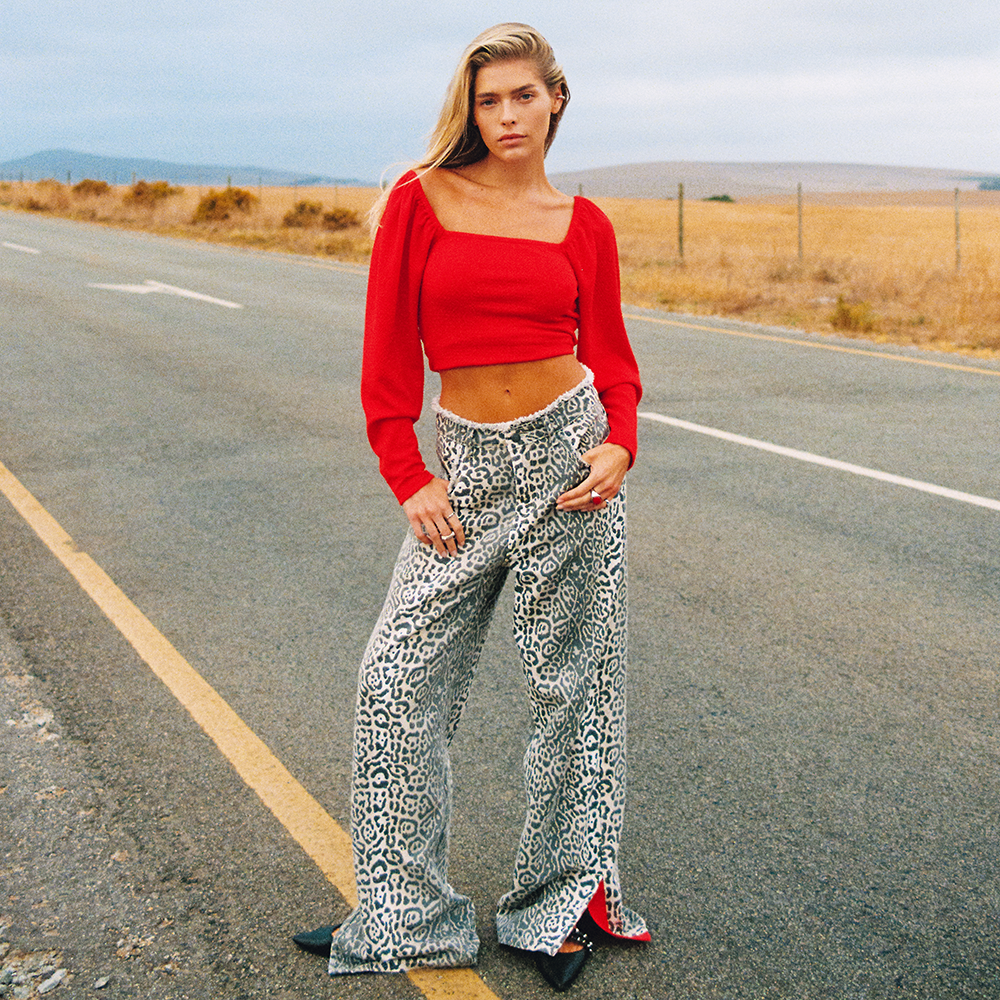 Ladies Knitted Puffed Shoulder Top Cherry Rood Ladies Knitted Puffed Shoulder Top Cherry Rood