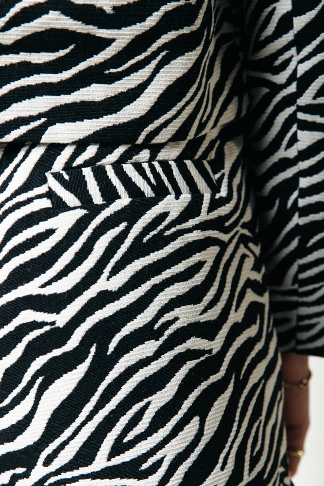 Florence Zebra Jacquard Short Zwart 1 Florence Zebra Jacquard Short Zwart 1