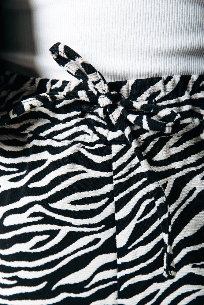 Florence Zebra Jacquard Short Zwart 1 Florence Zebra Jacquard Short Zwart 1