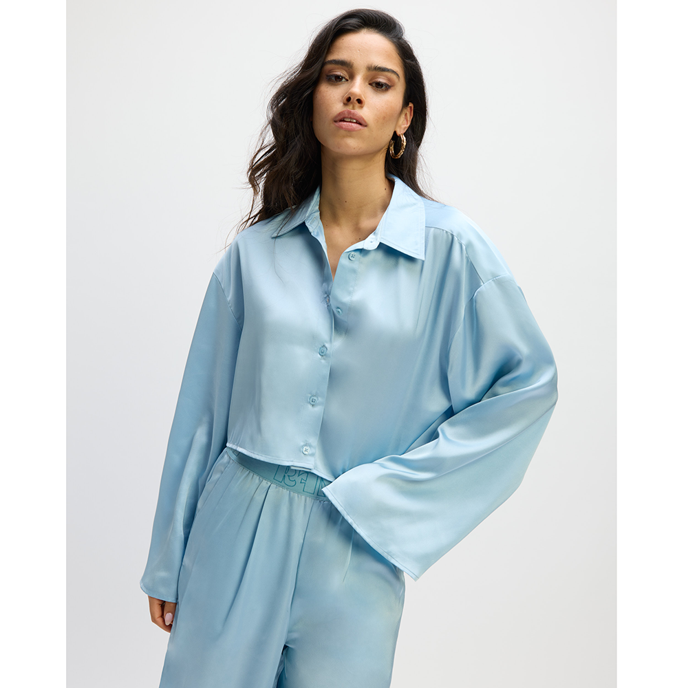 Ladies Woven Cropped Blouse Avery Licht Blauw Ladies Woven Cropped Blouse Avery Licht Blauw