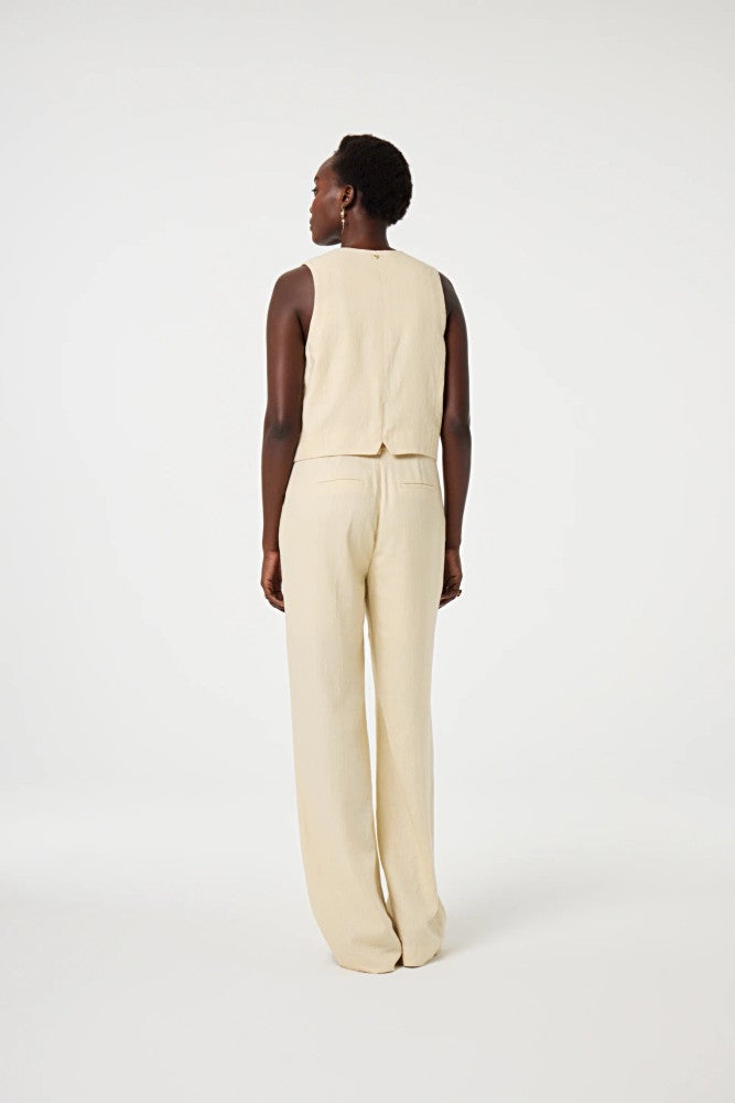 Nura Pleated Trousers Off White Nura Pleated Trousers Off White
