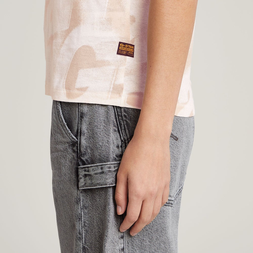 Sprayed letters r t wmn Roze Sprayed letters r t wmn Roze