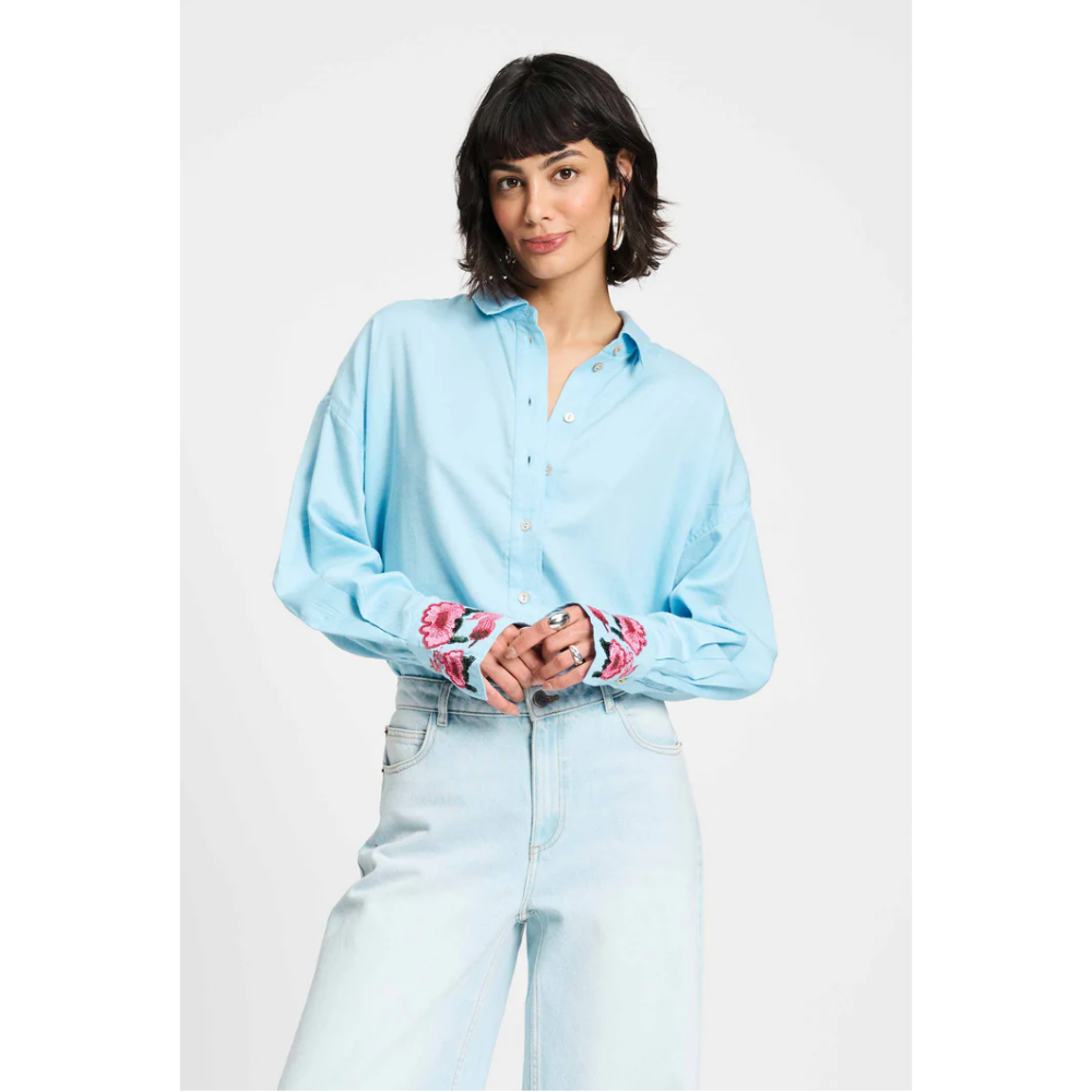 BLOUSE - Sky Blue Melange Licht Blauw BLOUSE - Sky Blue Melange Licht Blauw