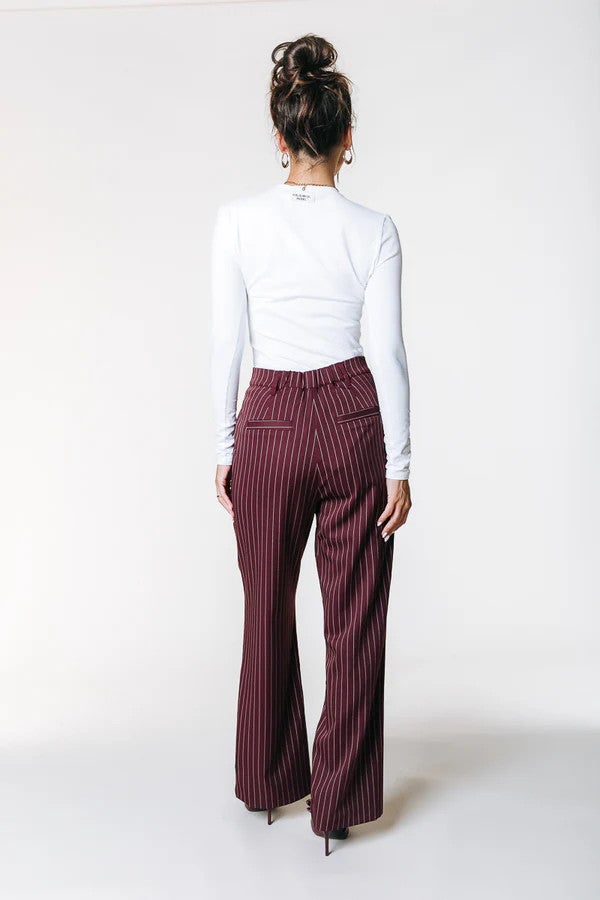 Rus Pinstripe Straight Pintuck Pants Rood Rus Pinstripe Straight Pintuck Pants Rood