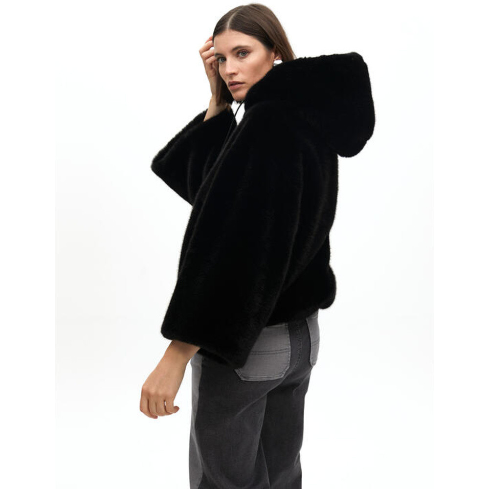 Fluffy Jas Met Capuchon Zwart 1 Fluffy Jas Met Capuchon Zwart 1
