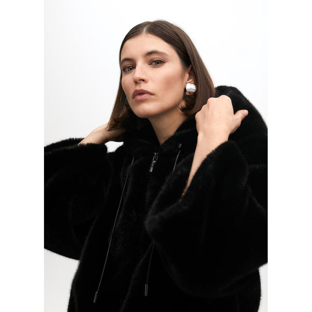 Fluffy Jas Met Capuchon Zwart 1 Fluffy Jas Met Capuchon Zwart 1