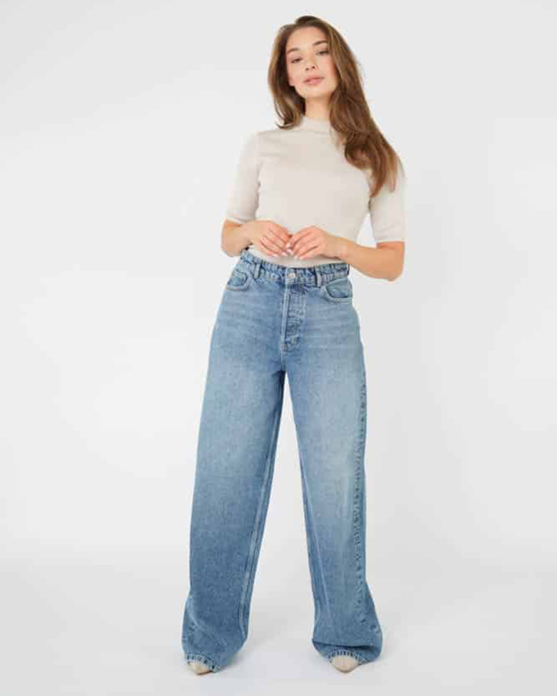 Evi Split Denim Licht Blauw Evi Split Denim Licht Blauw