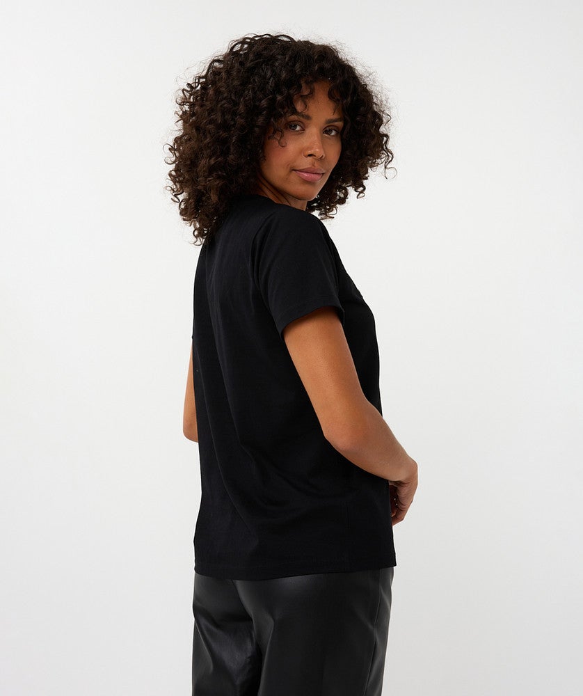 T-shirt ''Iconic Weekend'' Zwart 1 T-shirt ''Iconic Weekend'' Zwart 1