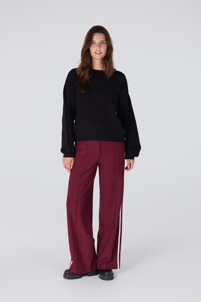 ANNABEL TRUI HK 160 round neckline big bow at back Zwart 1 ANNABEL TRUI HK 160 round neckline big bow at back Zwart 1