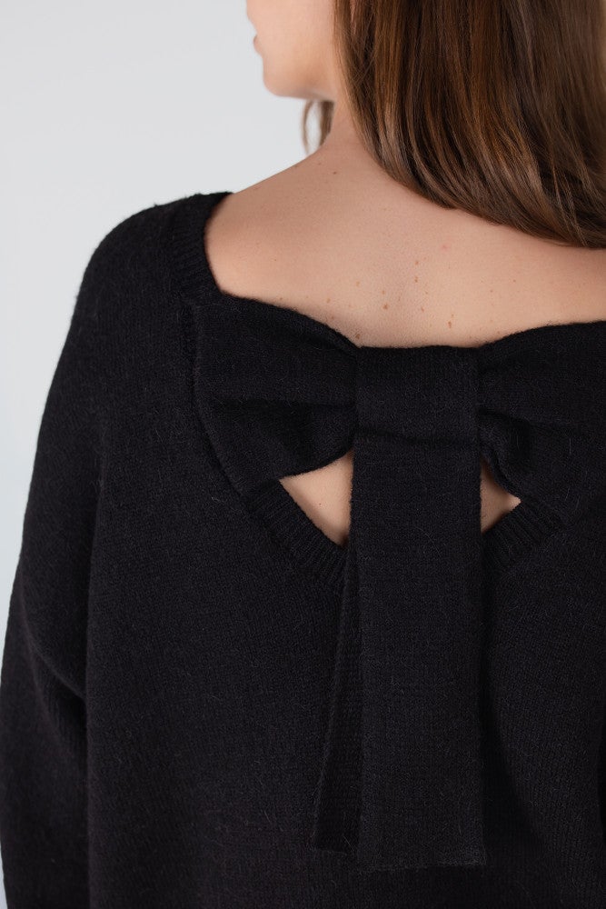 ANNABEL TRUI HK 160 round neckline big bow at back Zwart 1 ANNABEL TRUI HK 160 round neckline big bow at back Zwart 1