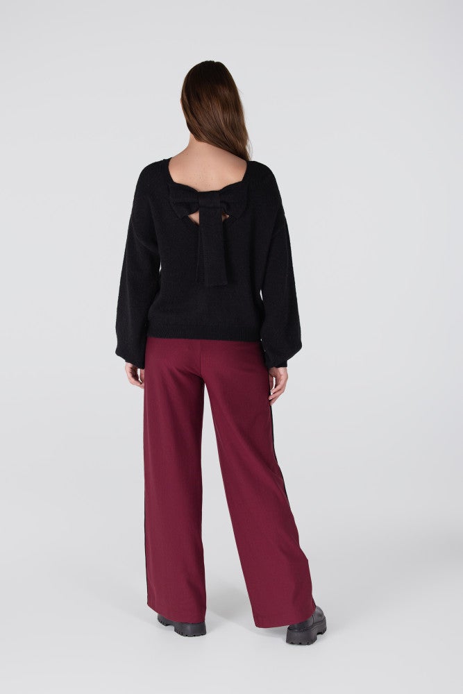 ANNABEL TRUI HK 160 round neckline big bow at back Zwart 1 ANNABEL TRUI HK 160 round neckline big bow at back Zwart 1