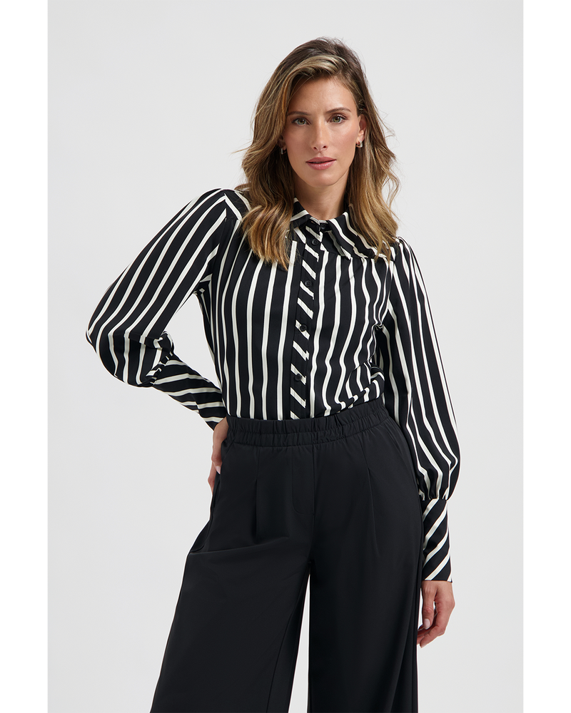 Bente Blouse Zwart 1 Bente Blouse Zwart 1