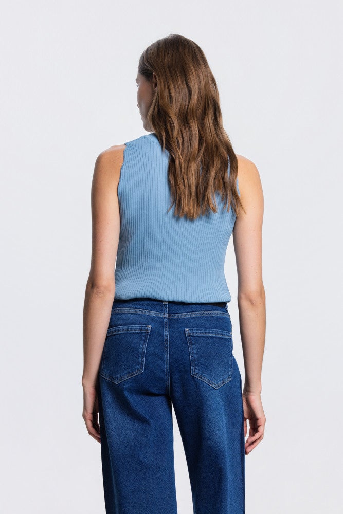 MOISE TOP K 305 sleeveless scallop edge Blauw MOISE TOP K 305 sleeveless scallop edge Blauw