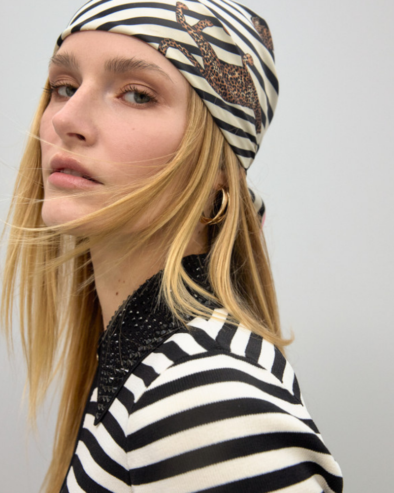 Satijn Scarf With Striped Print Satijn Scarf With Striped Print