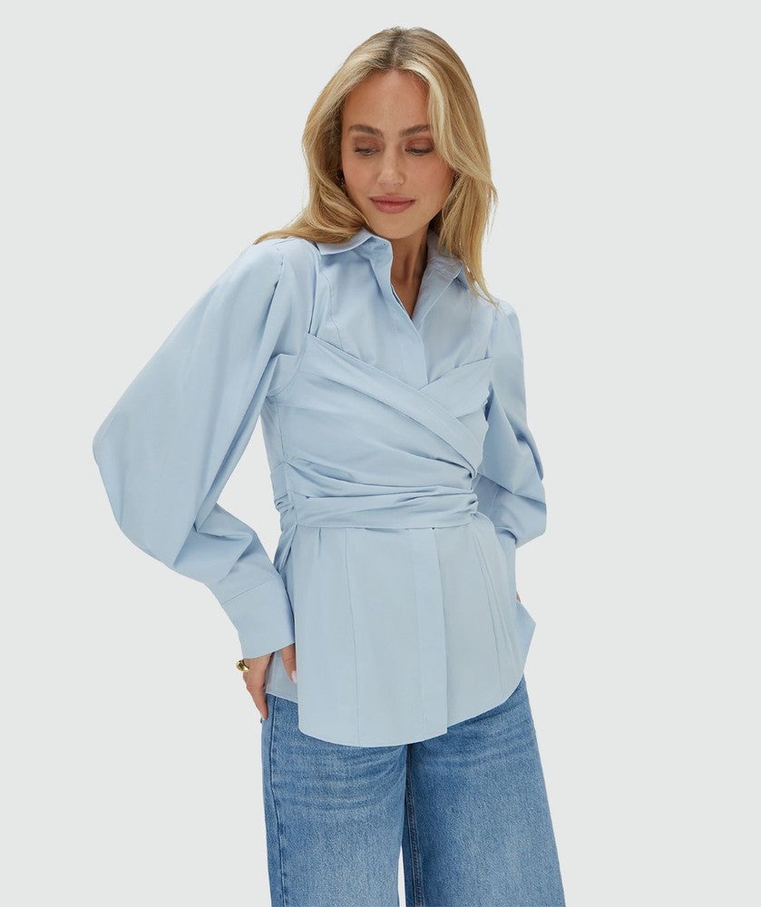 LUANN fitted blouse met strik detail Licht Blauw LUANN fitted blouse met strik detail Licht Blauw