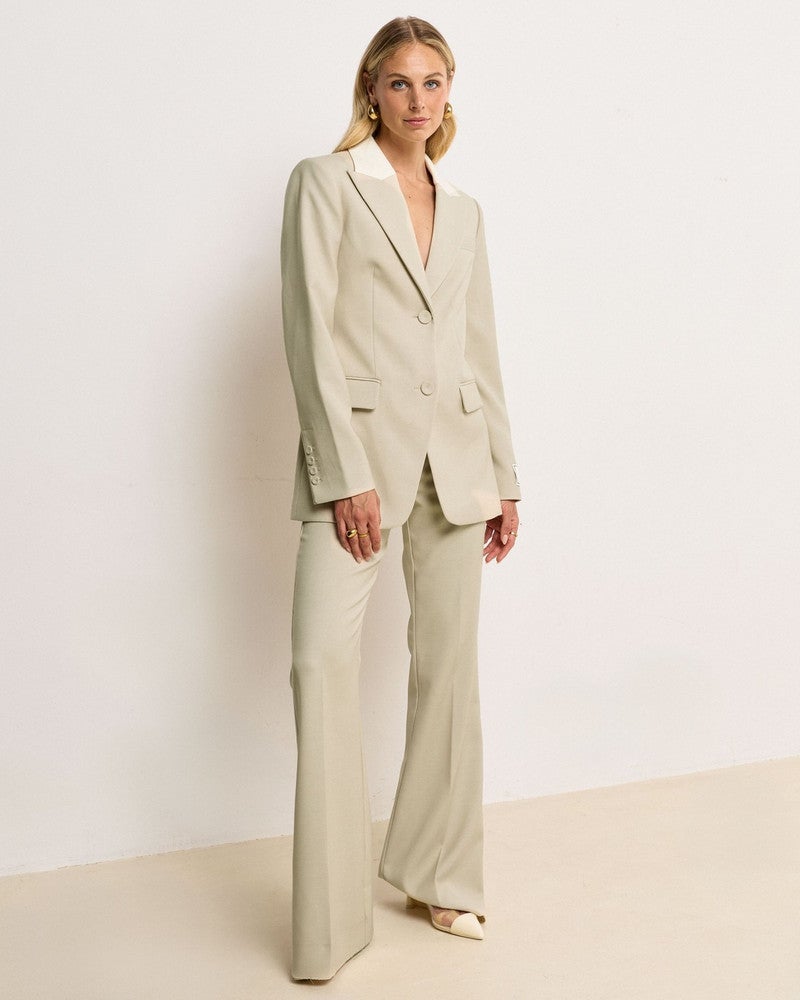 LIORA high rise flared pantalon Ecru LIORA high rise flared pantalon Ecru