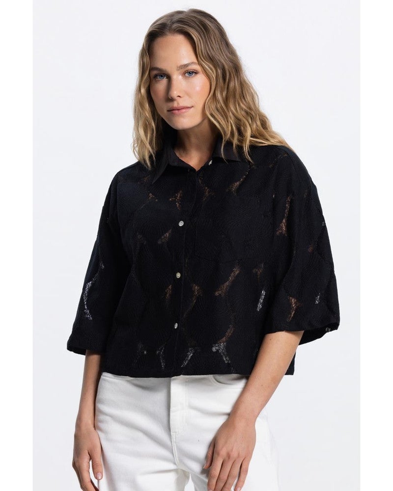 QUINCEY BLOUSE SL 732 short sleeve lace short wide fit Zwart 1 QUINCEY BLOUSE SL 732 short sleeve lace short wide fit Zwart 1