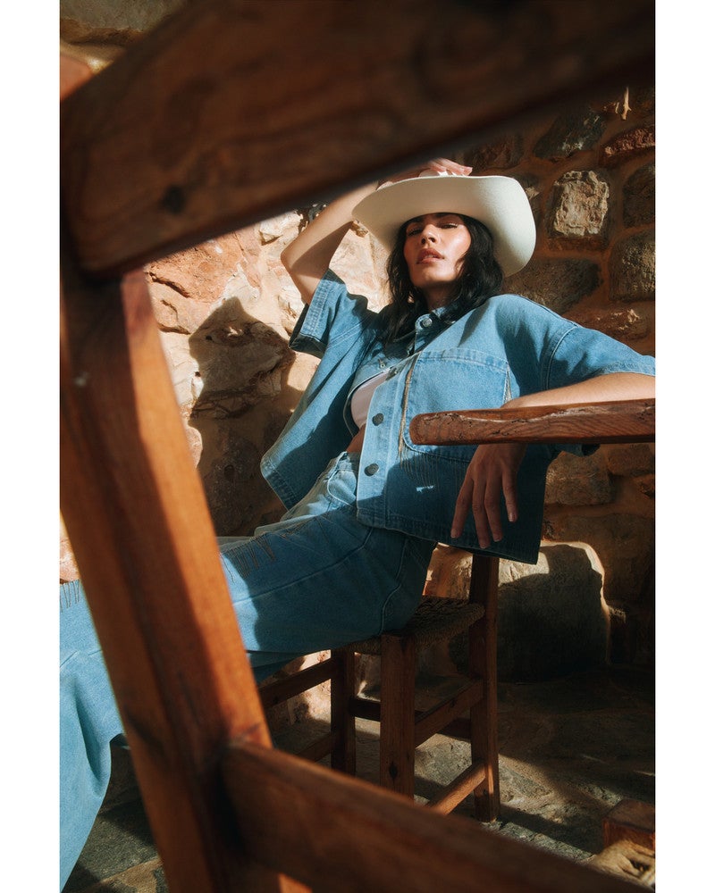 ladies woven oversized denim fringe blouse ADELINE Licht Blauw ladies woven oversized denim fringe blouse ADELINE Licht Blauw