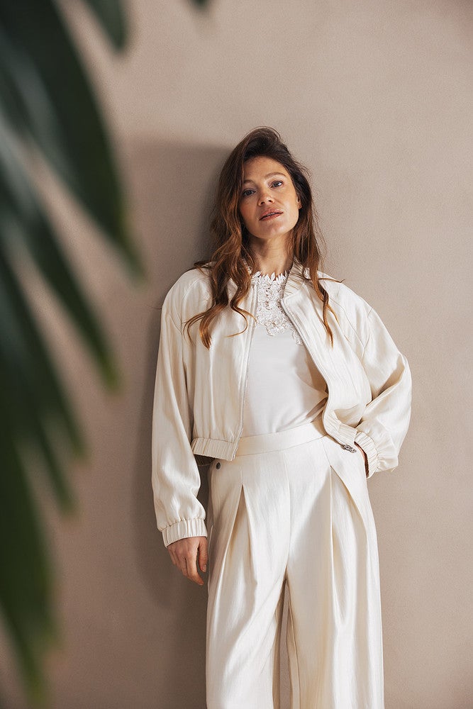 Larissa Off White Larissa Off White