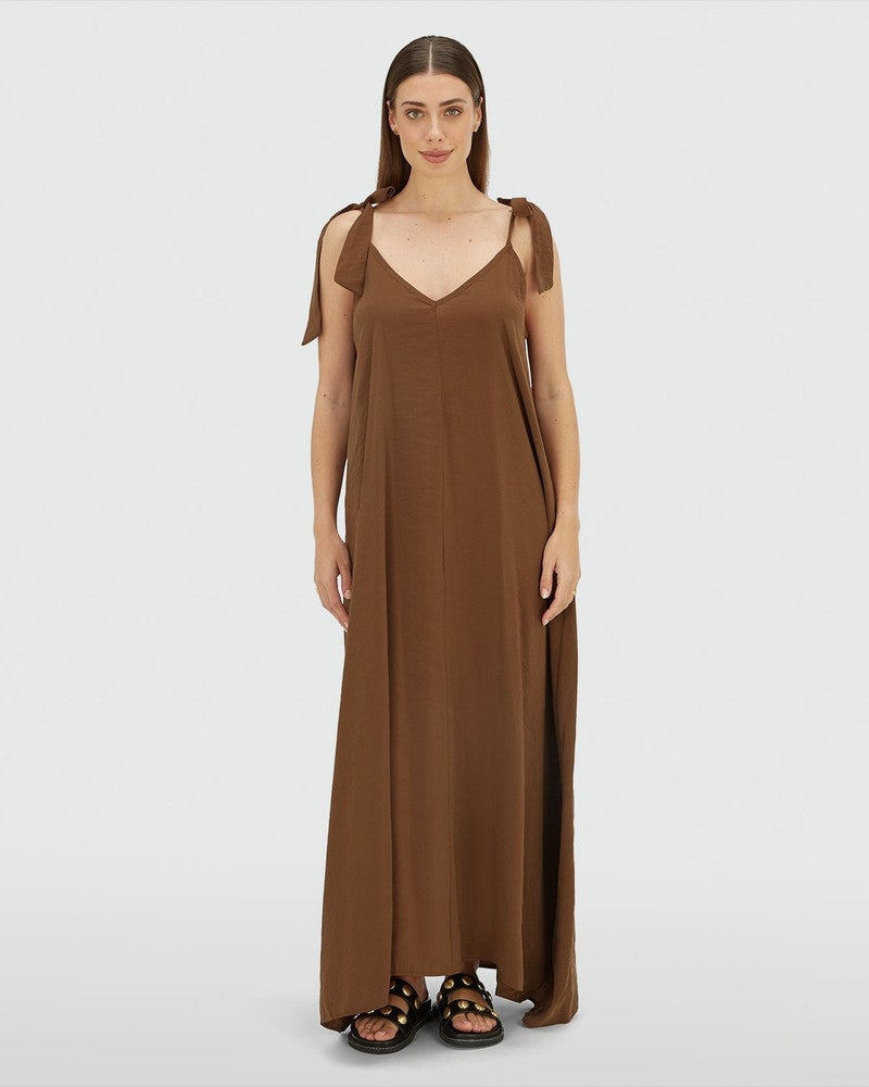 CLARA maxi dress with tie closure Bruin 1 CLARA maxi dress with tie closure Bruin 1