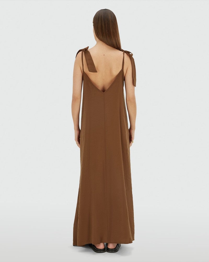 CLARA maxi dress with tie closure Bruin 1 CLARA maxi dress with tie closure Bruin 1