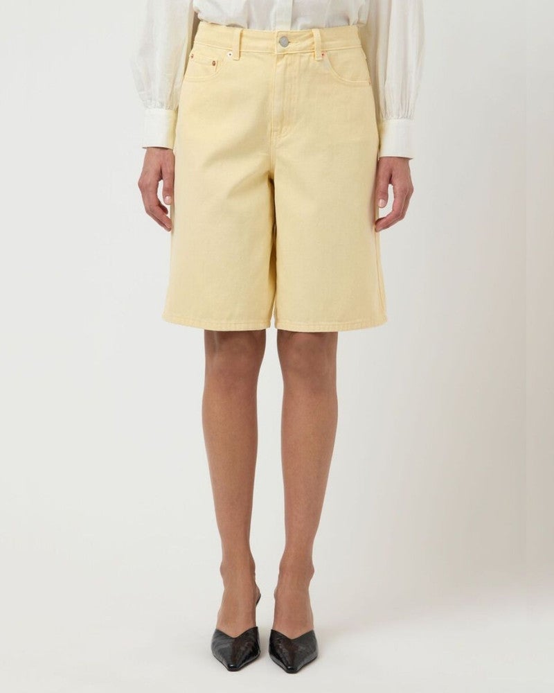 YASSUN HW BERMUDA DENIM SHORTS S. - FEST Geel YASSUN HW BERMUDA DENIM SHORTS S. - FEST Geel