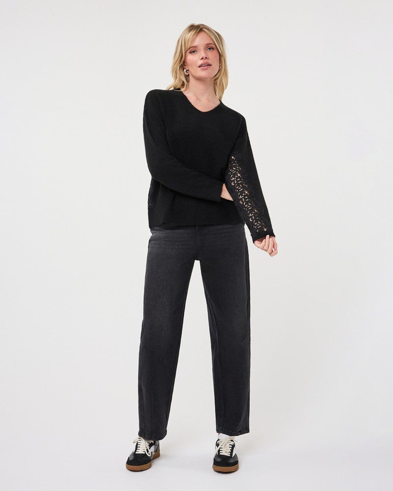 Sweater lace v-neck Zwart 1 Sweater lace v-neck Zwart 1
