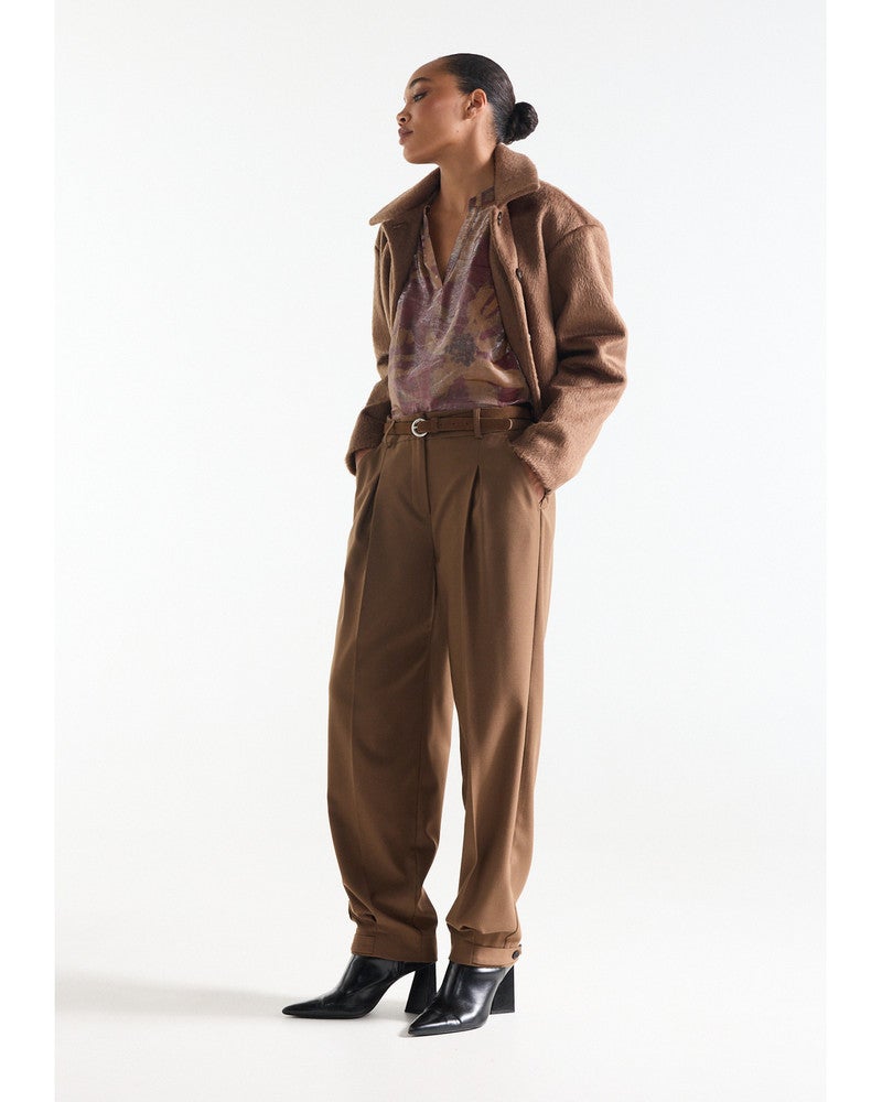 KIARA BROEK w 430 barrel long button strap at bottom Camel KIARA BROEK w 430 barrel long button strap at bottom Camel