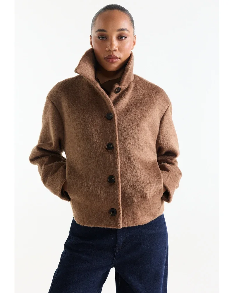 BEERTJE JASJE hw 227 hairy woven button closure Camel BEERTJE JASJE hw 227 hairy woven button closure Camel
