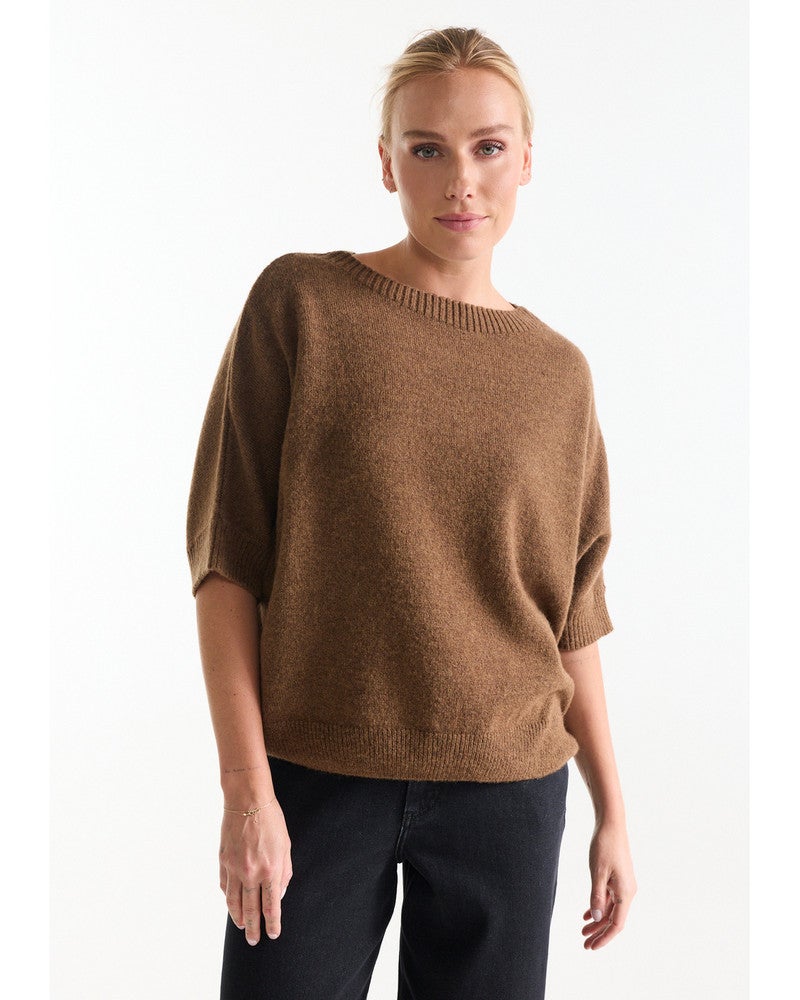 DACOTA TRUI sk 163 round short batwing sleeve Camel DACOTA TRUI sk 163 round short batwing sleeve Camel