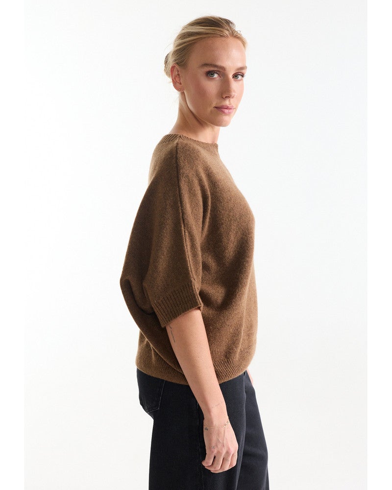 DACOTA TRUI sk 163 round short batwing sleeve Camel DACOTA TRUI sk 163 round short batwing sleeve Camel