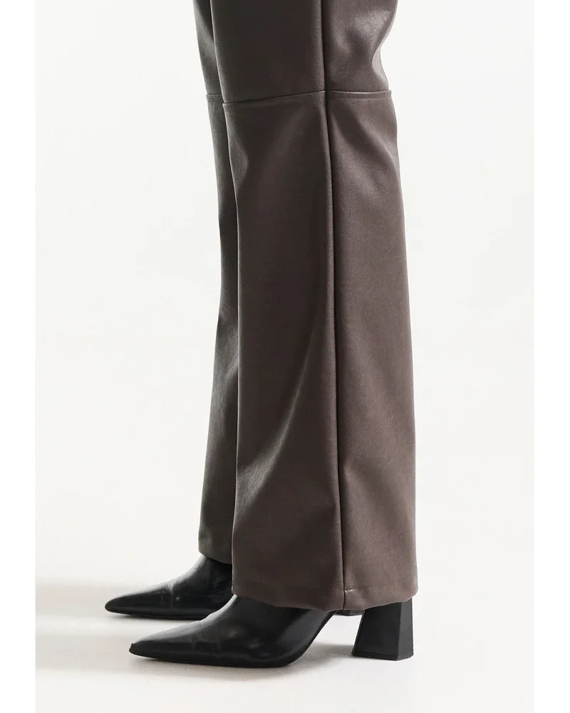 BINA BROEK pu 425 vegan leather wide fit long Bruin 1 BINA BROEK pu 425 vegan leather wide fit long Bruin 1