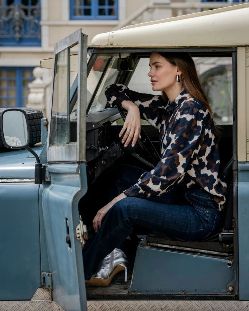 Blouse met moderne cow print Blauw Blouse met moderne cow print Blauw