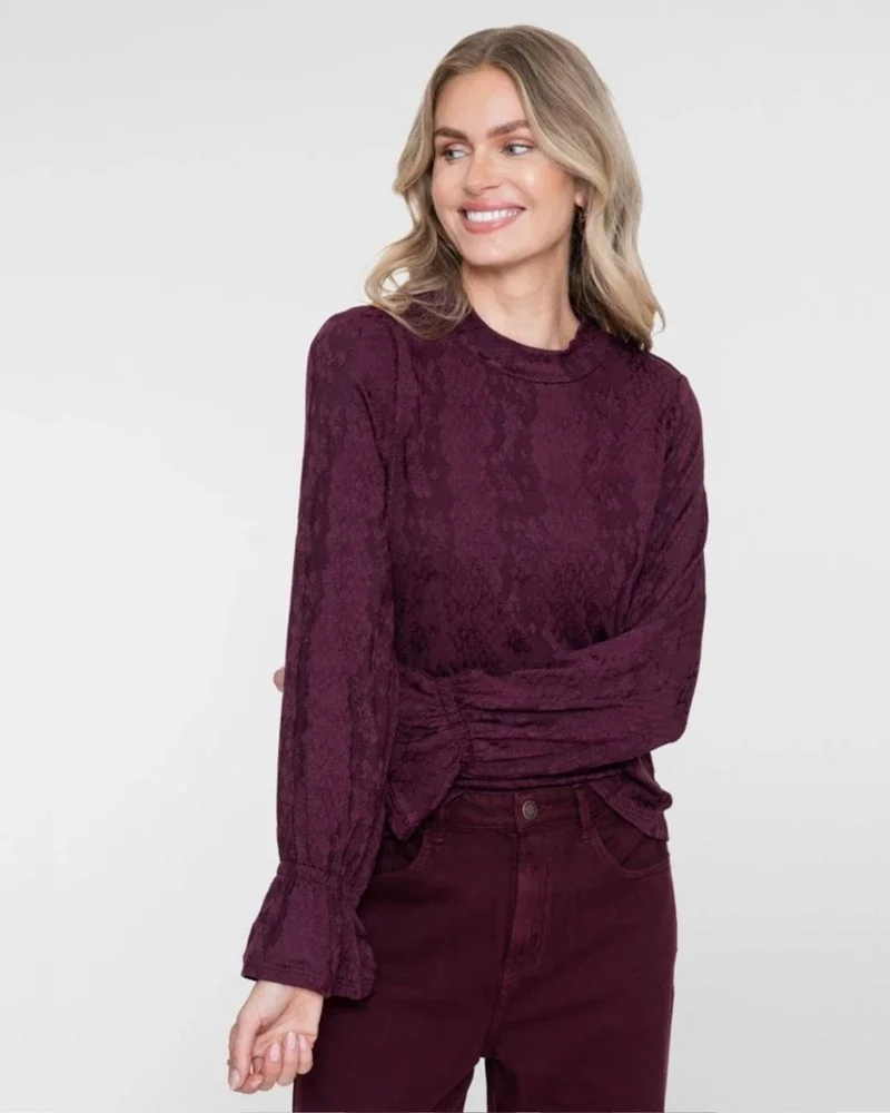 Top met lange mouw en borduursel Bordeaux Top met lange mouw en borduursel Bordeaux
