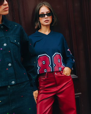 ladies knitted cropped top with v-neck Ulla Donker Blauw