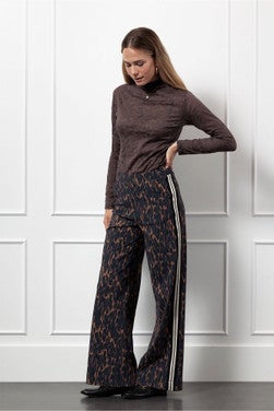 Reagan lace top Bruin 1